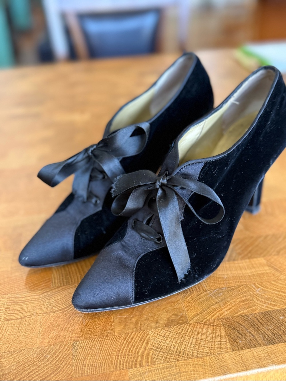 Vintage Yves Saint Laurent Velvet With Satin Lace up Heels. Made in Italy size 7 - Picture 2 of 9